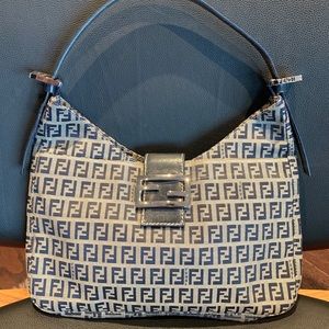 Fendi Bag with details in navy blue